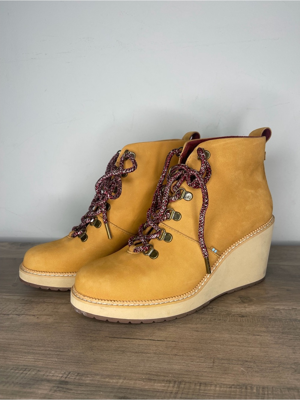 Ladies Tom’s Melrose lace up wedge boots booties size 7.5‎